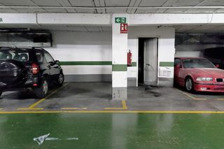 Aparcament cotxe a Avenida del Puerto 81