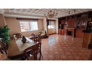 Casa  N/a. Local comercial bajo y vivienda arriba, 400m. a reconstruir y re