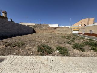 Terreno residenziale  Calle luchana. Solar urbano esquina dos calles 100 el garbanzal la unión 270m