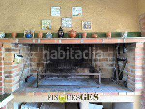 Foto 260f20a4-f2e1-4ba4-a78b-6826671061fb. Masia amb xemeneia piscina a Milà (El)