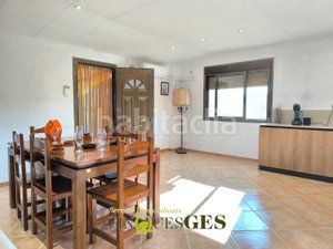 Foto e75112a9-2bfa-4cce-b942-ea4a3d9e79e8. Masia amb xemeneia piscina a Milà (El)
