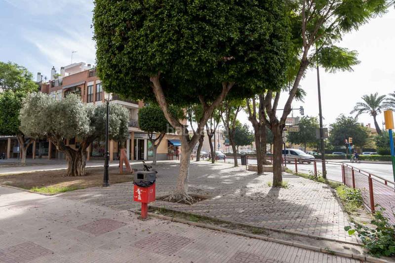 Foto d11870f6-8f90-4357-84a1-acf6427ce53e. Lloguer local comercial a poeta julian andugar a Santomera