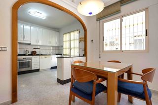 Rent Duplex in Isaac peral 36. Duplex en alquiler en centro, 4 dormitorios.