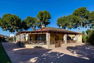 Casa en San Miguel. Unifamiliar en venta en urbanizaciones  la alcayna, 7 dormitorio
