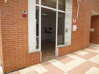 Local Comercial a Algezares. Local com. en venta en monte  basílica.