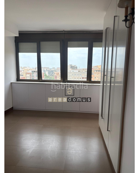 Foto 76f10bb6-2f7c-4580-bf0c-31bb465eac7a. Alquiler piso excelente piso con parking en alquiler zona florida en Hospitalet de Llobregat (L´)