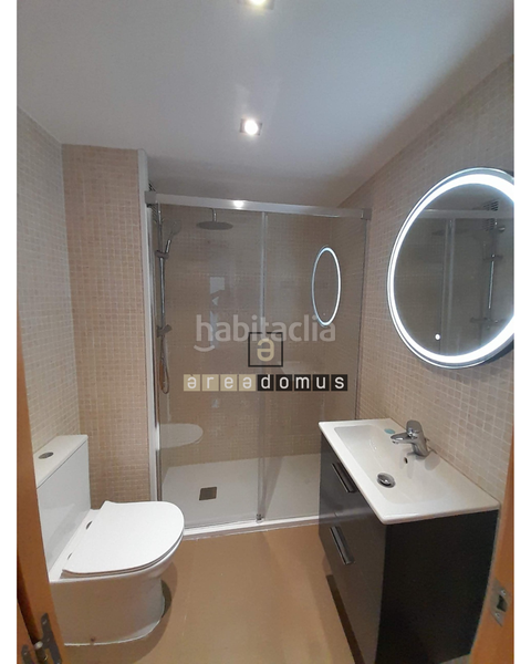 Foto 7765e631-3508-4578-a8f6-f705c2c21bd8. Alquiler piso excelente piso con parking en alquiler zona florida en Hospitalet de Llobregat (L´)