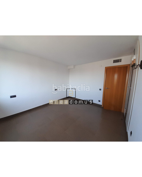 Foto a3b42710-60f3-416a-8f53-572ea52520e5. Alquiler piso excelente piso con parking en alquiler zona florida en Hospitalet de Llobregat (L´)