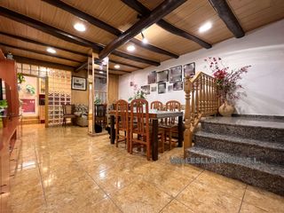 Casa pareada en Centre. Junto al centro
