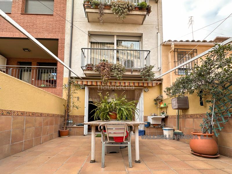 Foto 102c2a0f-7e35-49fb-a4b0-b645e010252e. Casa aparellada amb calefacció aparcament a Estació de França Mollet del Vallès