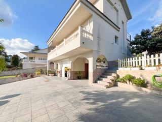 Casa en Lliçà de Vall. Esquinero ideal 2 familias