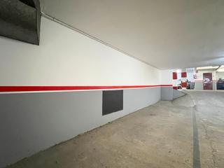 Motorradparkplatz in Estació del Nord. Junto al centro