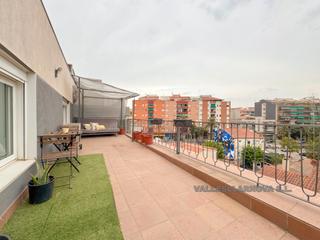 Attique à Estació de França. Con terraza junto al centro