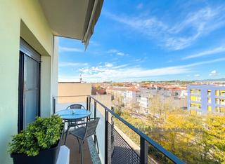 Pis a Collegis Nous. Seminuevo con parking