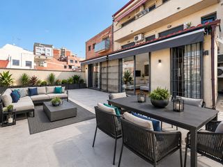 Pis a Centre. Con terraza a pie de salón, en pleno centro