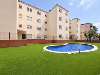 Appartamento in Polinyà. Céntrico, con piscina y jardín comunitario
