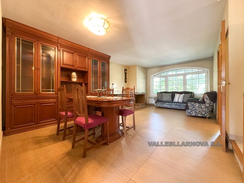 Foto 0945acc2-625f-408f-938e-103158215e57. Casa amb xemeneia calefacció aparcament a Santa Rosa Mollet del Vallès