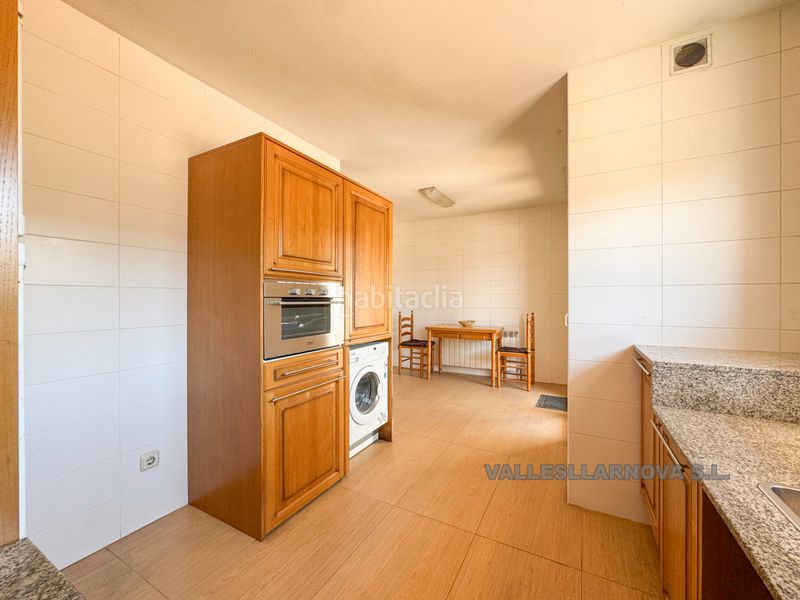 Foto b9d1d5ff-cb6c-44a1-84df-7e67913c5037. Casa amb xemeneia calefacció aparcament a Santa Rosa Mollet del Vallès