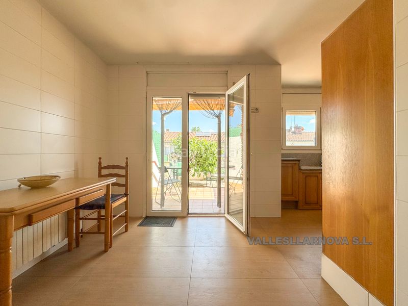 Foto da4cbe63-be0a-4743-af60-dba1e7b241d2. Casa amb xemeneia calefacció aparcament a Santa Rosa Mollet del Vallès