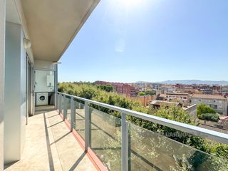 Flat in Can Borrell. Alto con vistas, piso parking y trastero