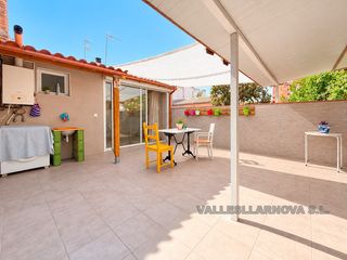 Reihenhaus in Col·legis Nous. Junto al centro