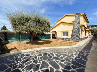 Xalet a Sant Fost de Campsentelles. Sant fost residencial