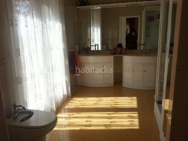 Foto 2208a2ec-5cb1-4811-9e1f-444fab574c52. Xalet amb calefacció aparcament piscina a Batoi Alcoi