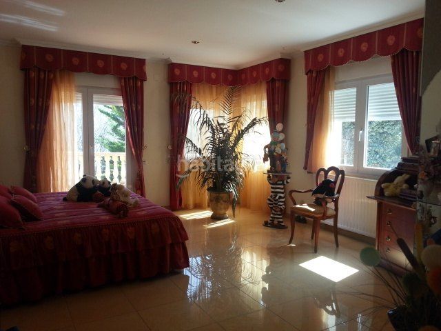 Foto 8918fd96-c976-45bf-996d-e8bd5e8b3c4a. Xalet amb calefacció aparcament piscina a Batoi Alcoi