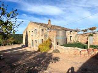 Country house in Argenola. Finca rstica con gran casa