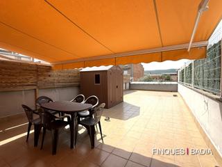 Flat in Vilanova del Camí. Fantástico piso con terraza y plaza de párking!