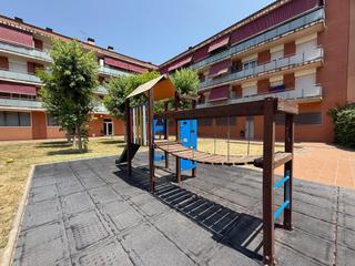 Affitto Appartamento in Llevant. Piso en con patio comunitario al barrio de las flores de igualad