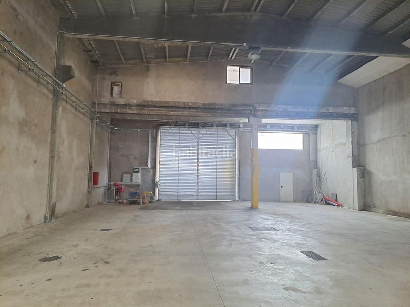 Foto 9e118e97-7807-4c8a-adc6-33d8d39e7740. Rent industrial building in Òdena