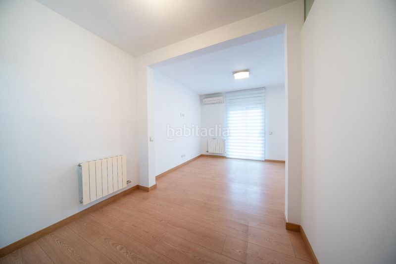 Foto 0d1e0104-1934-4d55-9954-95b1281d08c4. Casa amb aparcament a Poble Sec Igualada