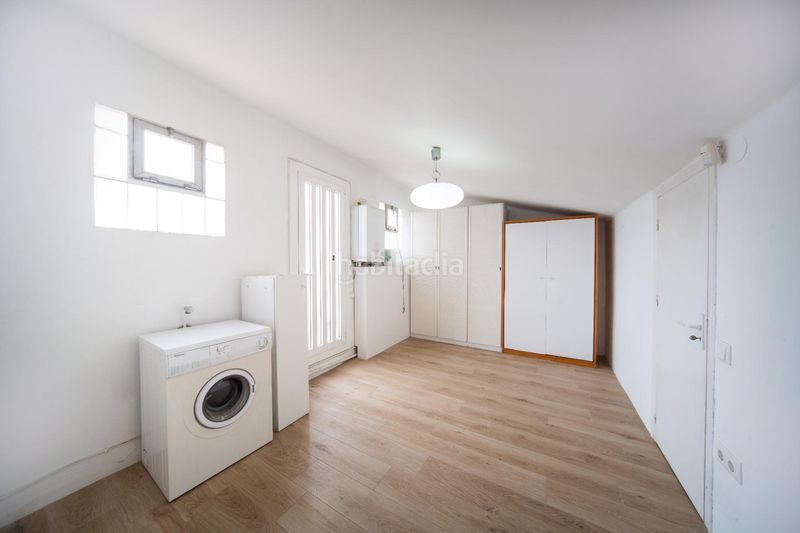 Foto 26a91e13-152d-4e68-a119-acd54f84d53f. Casa amb aparcament a Poble Sec Igualada