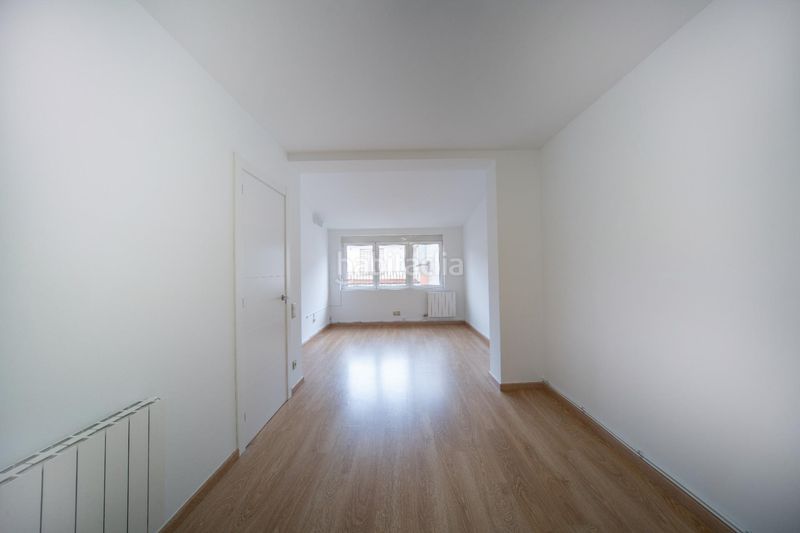 Foto 2ce802ed-7271-422d-ada8-eec45c2206d1. Casa amb aparcament a Poble Sec Igualada