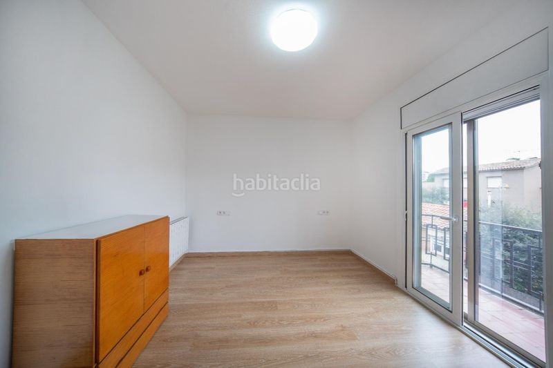 Foto 66a4b7e0-6eca-4d9a-8f66-13988098522f. Casa amb aparcament a Poble Sec Igualada