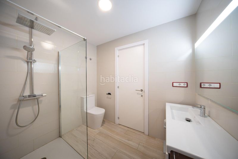 Foto 8d4a4883-d7b2-4873-b48b-9a7fa991f248. Casa amb aparcament a Poble Sec Igualada