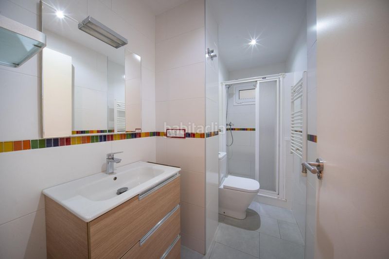 Foto 9d95a1e4-b4f5-41fa-839d-6aee6cd61287. Casa amb aparcament a Poble Sec Igualada