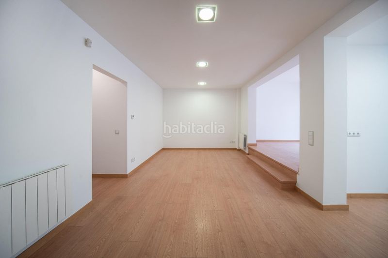 Foto ce81b73b-3f37-4230-8b0b-49fddafa1e21. Casa amb aparcament a Poble Sec Igualada