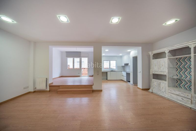 Foto edb3453b-8df3-47bb-9ac1-15b0510c79b8. Casa amb aparcament a Poble Sec Igualada