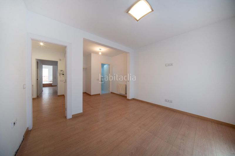 Foto f7b76765-bddd-4e2f-8a12-16bdca3af476. Casa amb aparcament a Poble Sec Igualada