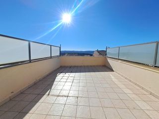 Location Appartement à Òdena. Pis amb terrassa, pkg i traster!!!