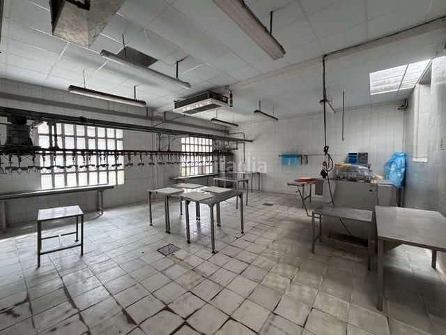 Foto 1efaf061-c124-4b8d-b5df-c545d9df8736. Edificio  nave con potencial ! en Copons