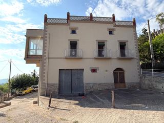 House in Argençola. Una casa con espacio, vistas y mil posibilidades en argençola