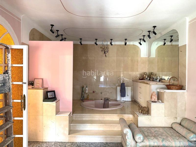 Foto c124bb73-6b0e-4bb9-beb0-56b9c1752ebb. Casa amb calefacció aparcament piscina a Llevant Igualada