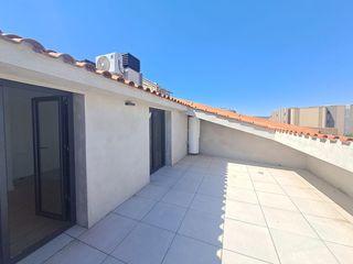 Location Appartement à Poble Sec. Dúplex de obra nueva con pkg y trastero