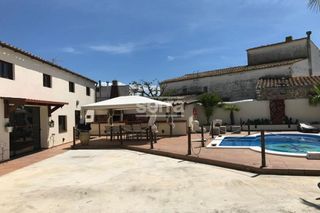Casa en Vilobí del Penedès. Casa con 7 habitaciones con parking, piscina, calefacción, aire