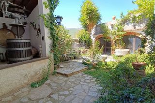 Casa en Sant Quintí de Mediona. Casa con 7 habitaciones con piscina, calefacción y jardín