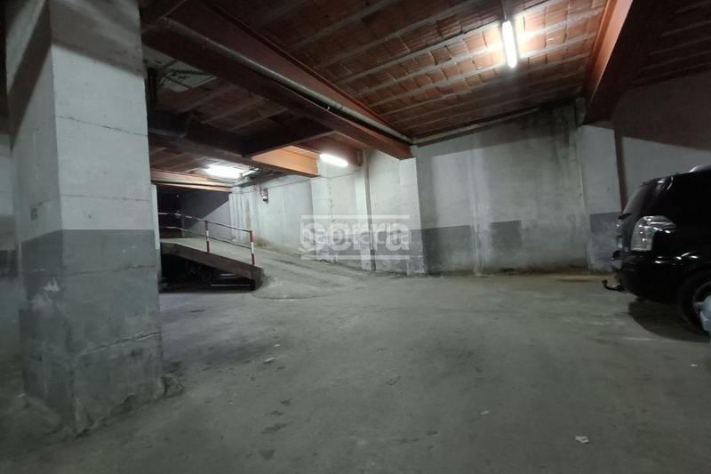 Foto ed87fc32-c270-44b2-8249-a9aa3d24cdd4. Parking coche plaza de aparcamiento calle pere alagret en Vilafranca del Penedès