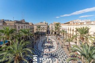 Àtic  Carrer de la fruita. Exclusivo ático dúplex en el corazón de la plaça de la vila, con